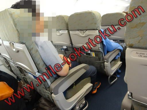 ベトナム航空 エコノミークラス A321 座っている乗客