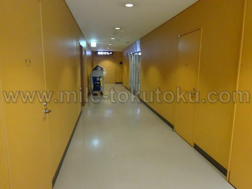 成田空港 第1 IASSラウンジ トイレへの通路
