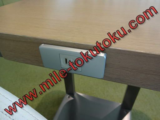 羽田空港 JALサクララウンジ・スカイビュー コンセント