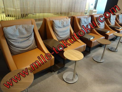 羽田空港 JALサクララウンジ・スカイビュー ソファー