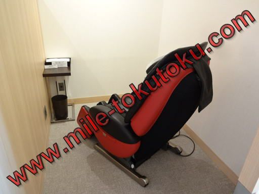 羽田空港 JALサクララウンジ・スカイビュー マッサージ機