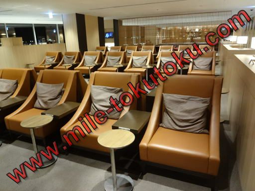 羽田空港 サクララウンジ/スカイビュー クッション付きソファー