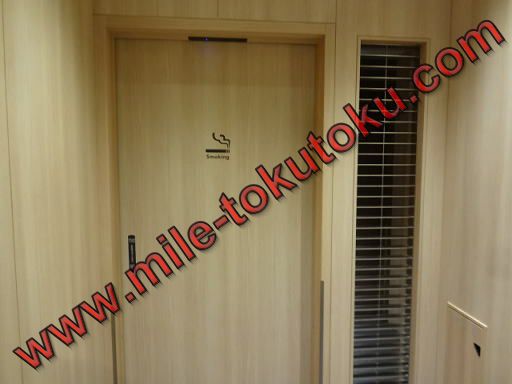 羽田空港 サクララウンジ/スカイビュー 喫煙室の入口