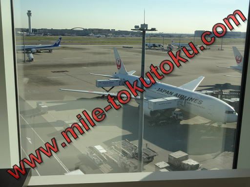 羽田空港 サクララウンジ/スカイビュー カウンター席からの眺め