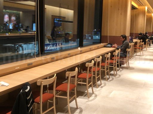 広島空港カードラウンジ Yamanami Villa カウンター席