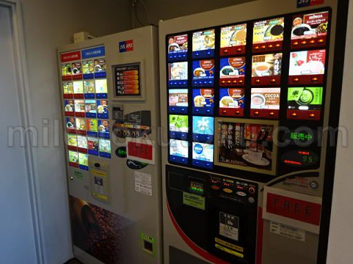 米子空港 ラウンジ ソフトドリンクの自動販売機