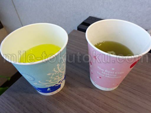 米子空港 ラウンジ テーブルに持ってきたドリンク