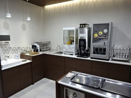 松山空港 ビジネスラウンジ ドリンクコーナー