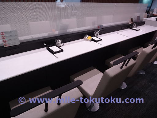 松山空港 ANAラウンジ ビジネスデスク