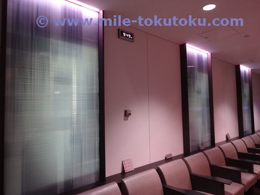 松山空港 ANAラウンジ 壁のインテリア