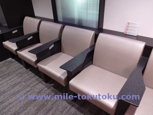 松山空港 ANAラウンジ ソファー席