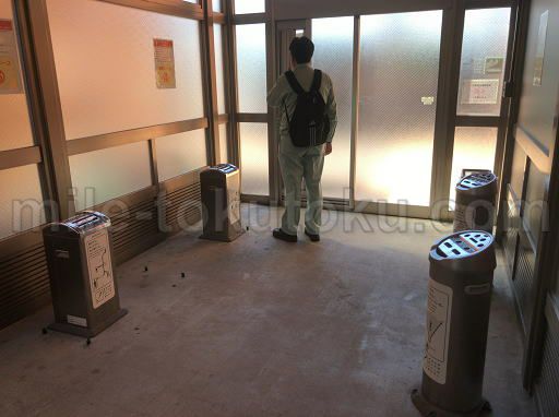 秋田空港 カードラウンジ 喫煙所の中の様子