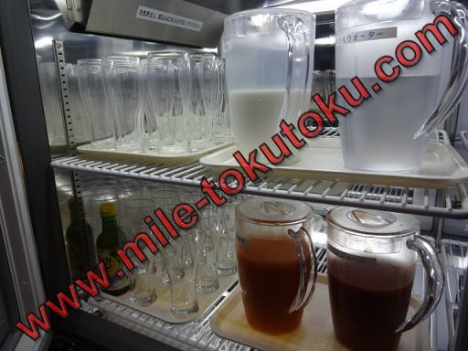 岡山空港 ANAラウンジ 冷蔵庫内のドリンク類