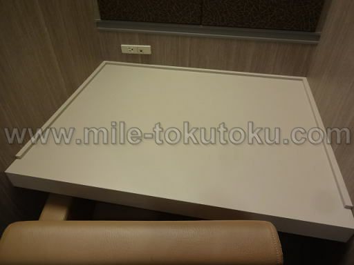 関空・国際線JALサクララウンジ ビジネスデスク