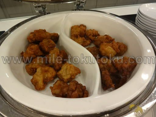 関空・国際線JALサクララウンジ 唐揚げ