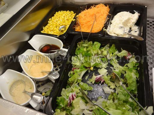 関空・国際線JALサクララウンジ サラダバー