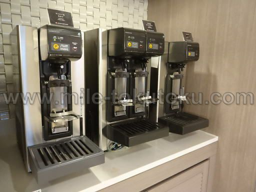 関空・国際線JALサクララウンジ ビールサーバー