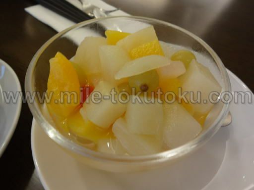 関空・国際線JALサクララウンジ フルーツポンチ