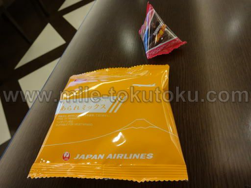 関空・国際線JALサクララウンジ スナック類