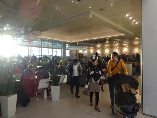 フィンランド航空ラウンジ 大きな空間のエリア