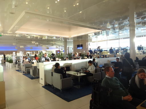 フィンランド航空ラウンジ 15-18時は混雑