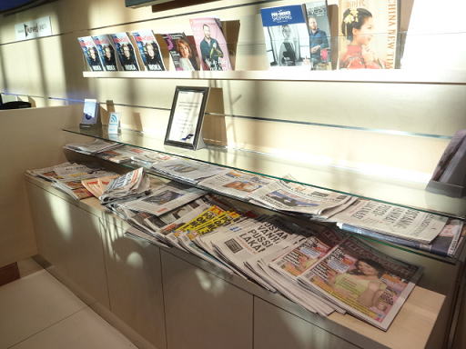 フィンランド航空ラウンジ 新聞・雑誌類