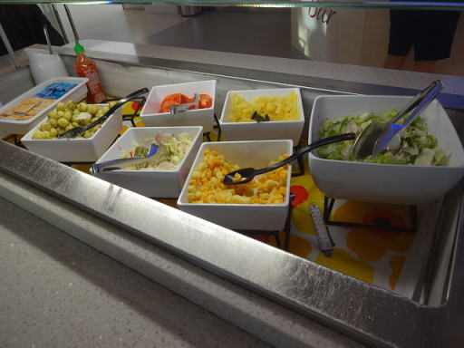 フィンランド航空ラウンジ サラダバー