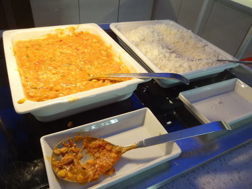 フィンランド航空ラウンジ ホットミール