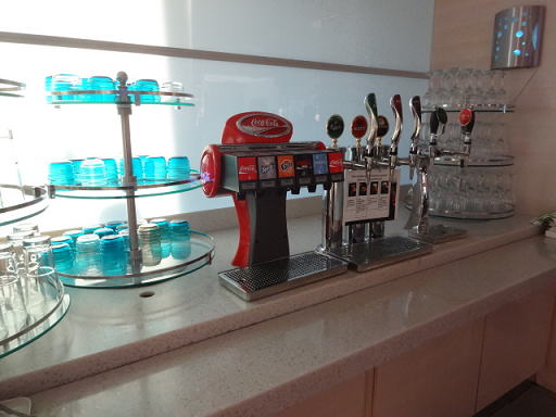 フィンランド航空ラウンジ ドリンクバー