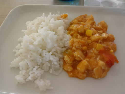 フィンランド航空ラウンジ チキンとライス