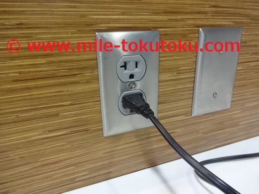 ミネアポリス空港 デルタ航空ラウンジ コンセント