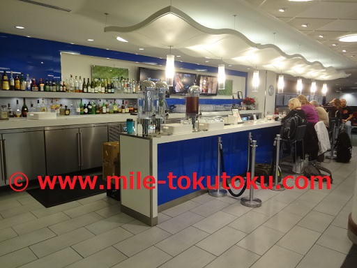 ミネアポリス空港 デルタ航空ラウンジ バーカウンター