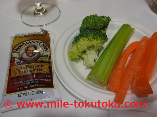 ミネアポリス空港 デルタ航空ラウンジ 野菜スティック