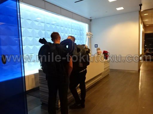 ロサンゼルス デルタ航空ラウンジ 受付