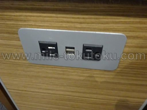 ロサンゼルス デルタ航空ラウンジ 電源