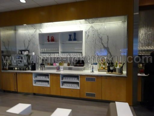 ロサンゼルス デルタ航空ラウンジ ドリンクコーナー