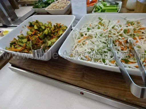 ロサンゼルス デルタ航空ラウンジ サラダは豊富