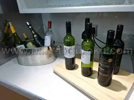 ロサンゼルス デルタ航空ラウンジ ワイン