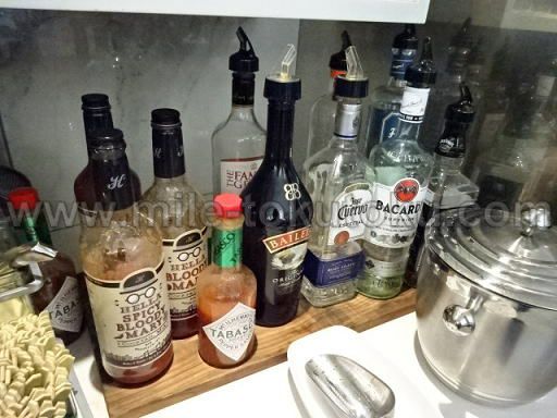 ロサンゼルス デルタ航空ラウンジ アルコール