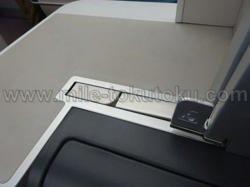 マレーシア航空 A350 ビジネスクラス テーブルのフック