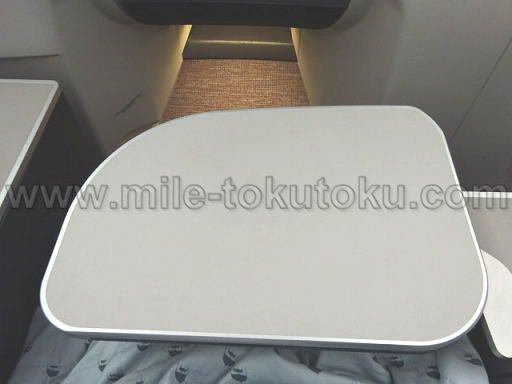 マレーシア航空 A350 ビジネスクラス テーブル