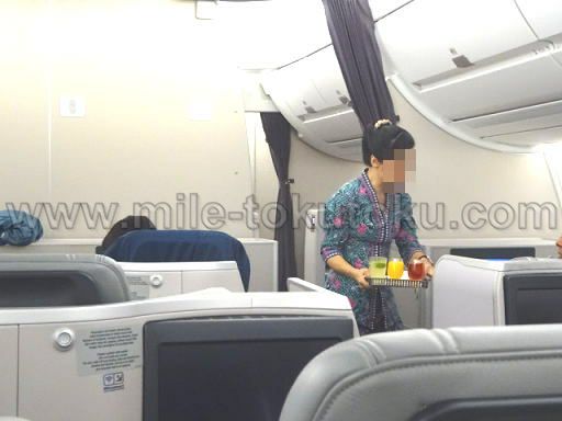 マレーシア航空 A350 ビジネスクラス 女性CA