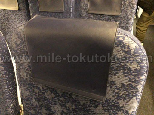 ANA国内線 普通席 モニター付き新シート ヘッドレスト