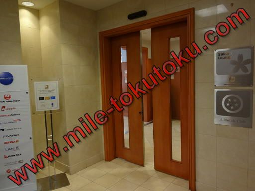 ホノルル空港 JALサクララウンジ 入口