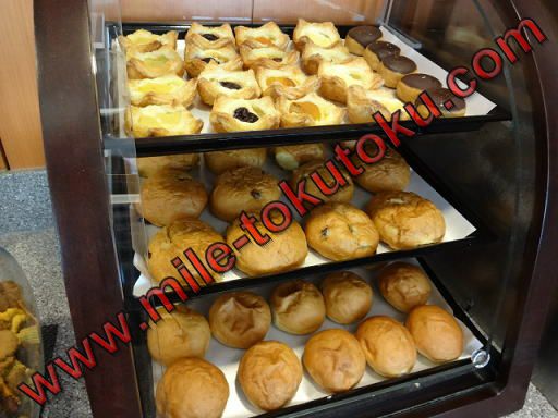 ホノルル空港 JALサクララウンジ パン