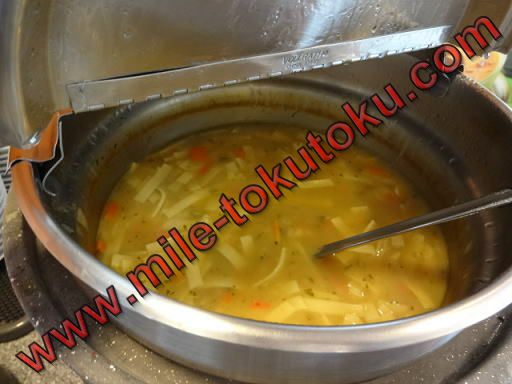 ホノルル空港 JALサクララウンジ 温かいスープ