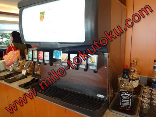 ホノルル空港 JALサクララウンジ ソフトドリンクバー