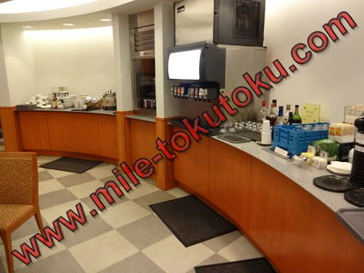 ホノルル空港 JALサクララウンジ 2つ目の飲食コーナー