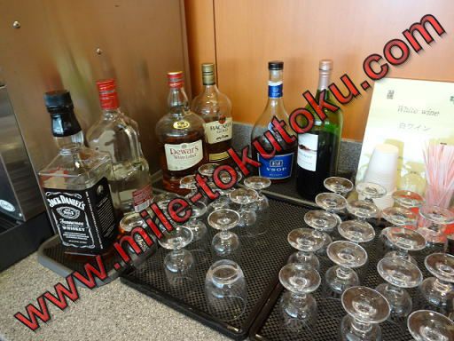 ホノルル空港 JALサクララウンジ アルコールコーナー
