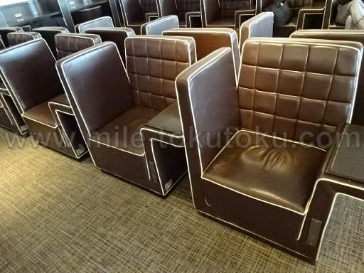 羽田JALダイヤモンドプレミアラウンジ ソファー席